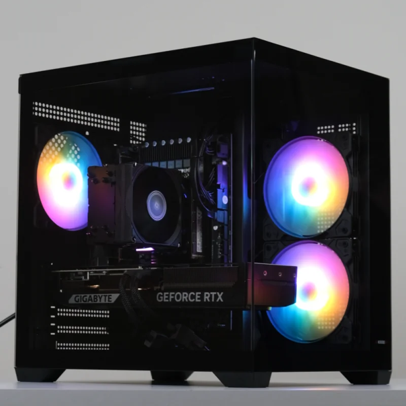 R56T RTX Ультра — фронт-бок, RGB вентиляторы, GeForce RTX видна