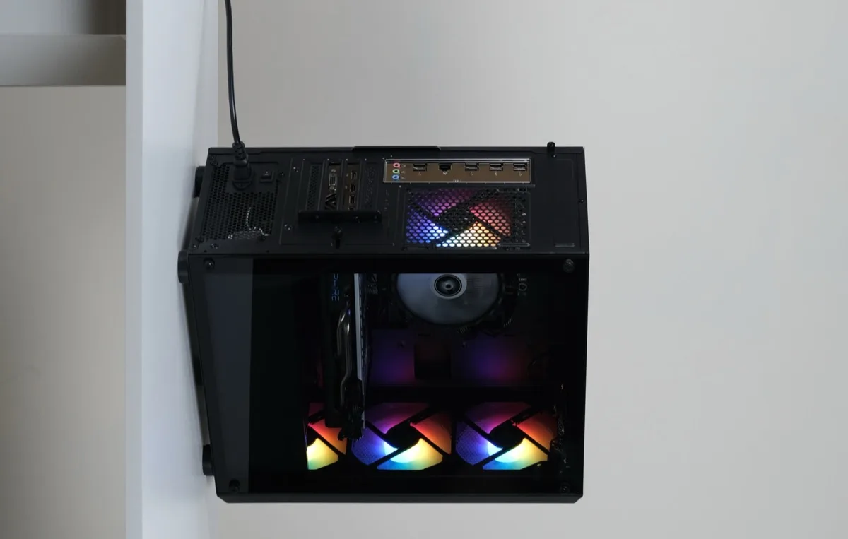 R58 Старт — задняя панель и порты